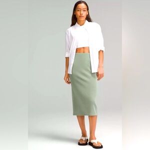 Lululemon Softstreme HR (high rise) Midi Skirt, NWT’s, Sz 4, Grey/ Eucalyptus